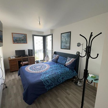 Grande Chambre 14 M2 Avec Salle De Bain Privative A Nanterre Prefecture Proche La Defense Arena Campus Sncf Et Paris Exteriör bild