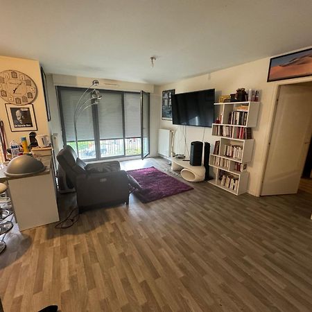 Grande Chambre 14 M2 Avec Salle De Bain Privative A Nanterre Prefecture Proche La Defense Arena Campus Sncf Et Paris Exteriör bild