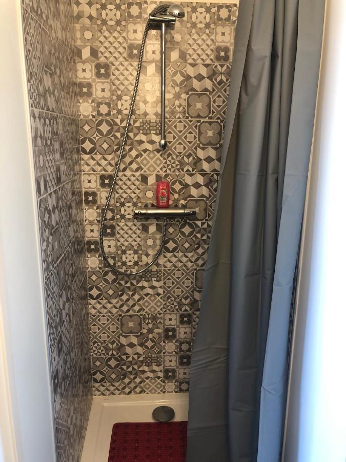 Grande Chambre 14 M2 Avec Salle De Bain Privative A Nanterre Prefecture Proche La Defense Arena Campus Sncf Et Paris Exteriör bild